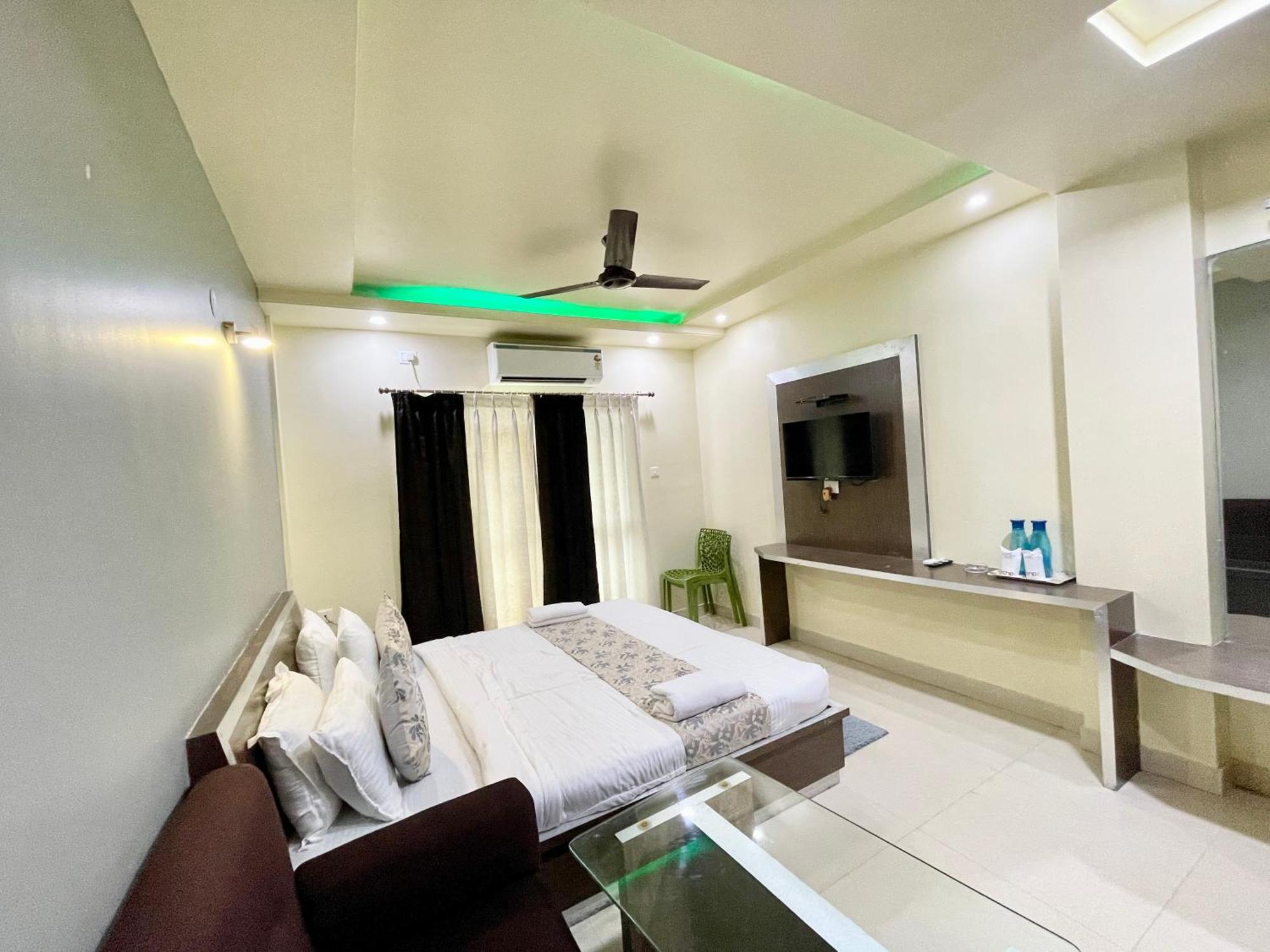 Hotel Trends In ปูรี ภายนอก รูปภาพ